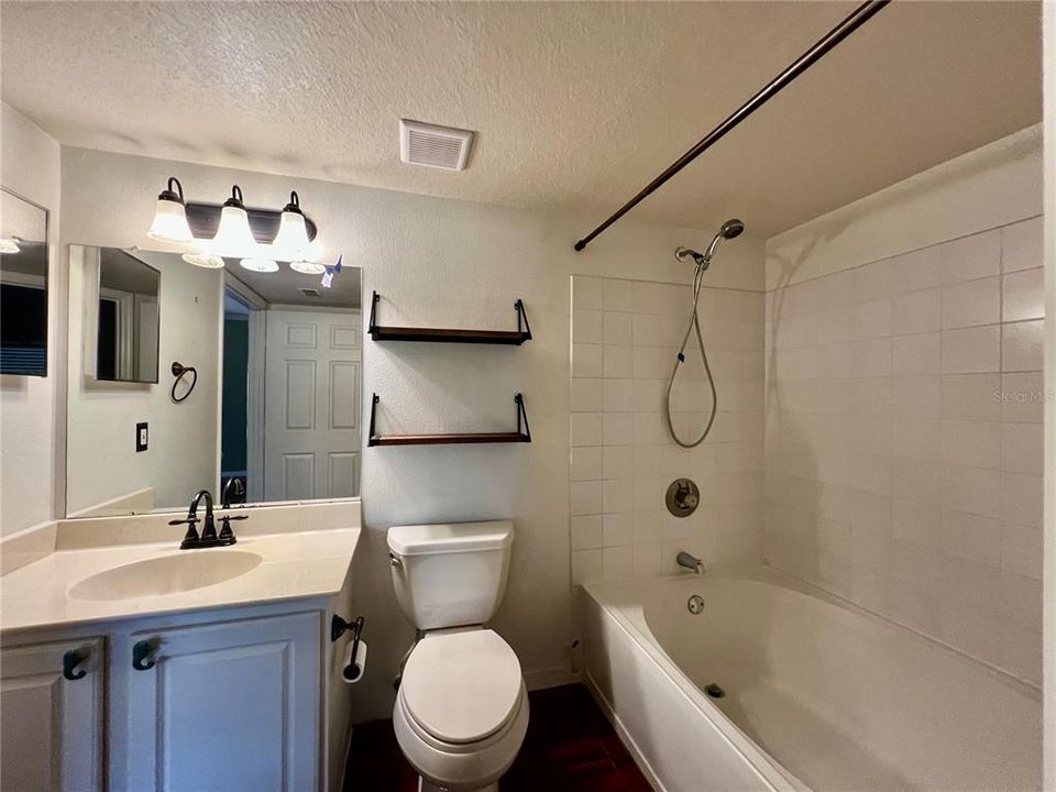 В аренду: $1,999 (2 спален, 2 ванн, 925 Квадратных фут)