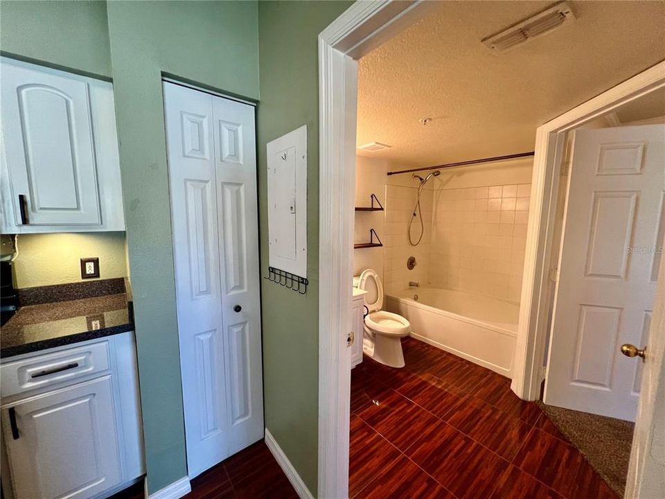 В аренду: $1,999 (2 спален, 2 ванн, 925 Квадратных фут)