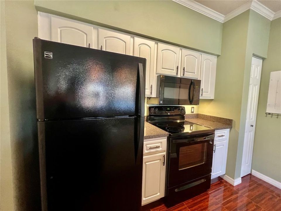 В аренду: $1,999 (2 спален, 2 ванн, 925 Квадратных фут)