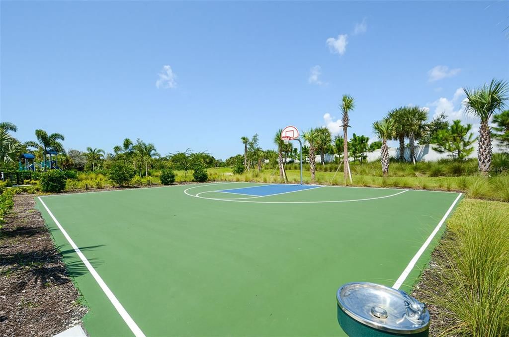 На продажу: $479,000 (4 спален, 2 ванн, 1839 Квадратных фут)