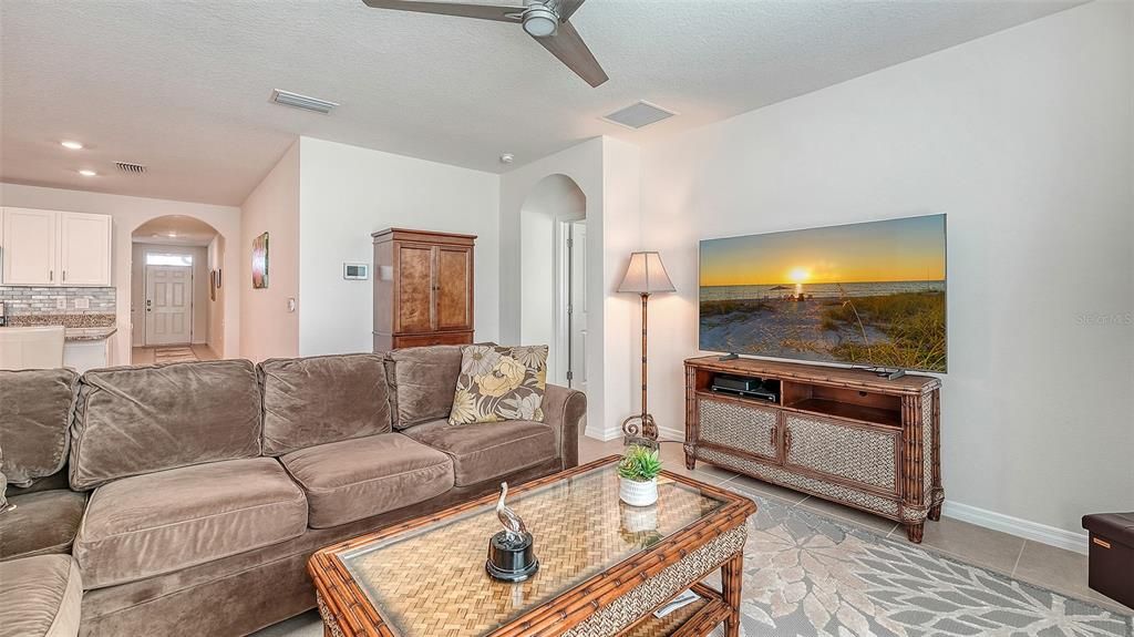 На продажу: $479,000 (4 спален, 2 ванн, 1839 Квадратных фут)