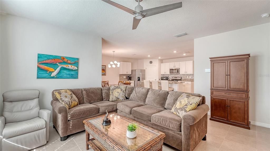 На продажу: $479,000 (4 спален, 2 ванн, 1839 Квадратных фут)