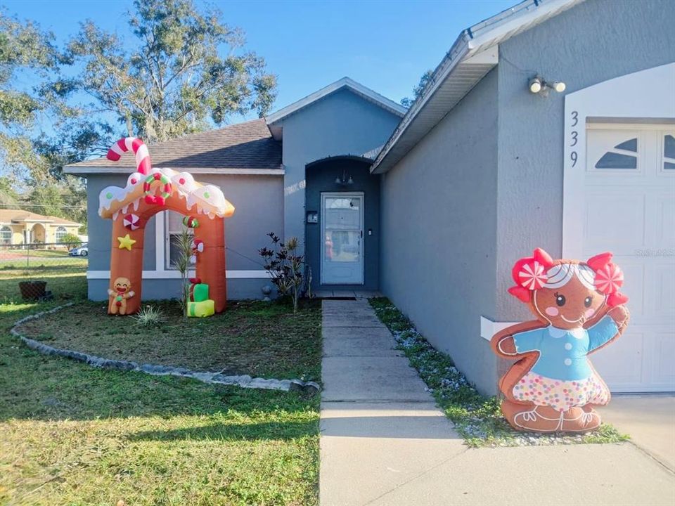 For Rent: $2,500 (3 beds, 2 baths, 999 Square Feet)