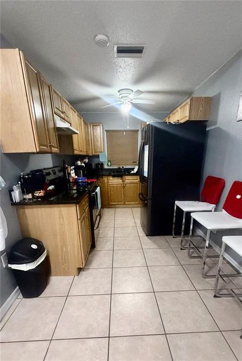 For Rent: $2,500 (3 beds, 2 baths, 999 Square Feet)