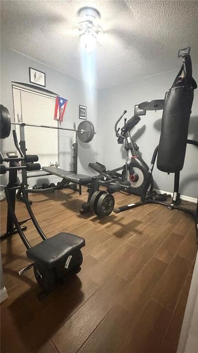 For Rent: $2,500 (3 beds, 2 baths, 999 Square Feet)