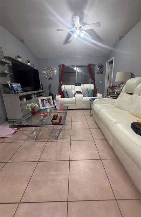 For Rent: $2,500 (3 beds, 2 baths, 999 Square Feet)