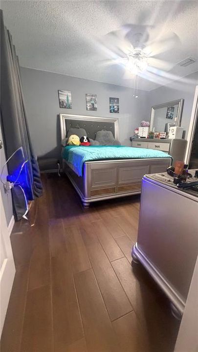 For Rent: $2,500 (3 beds, 2 baths, 999 Square Feet)