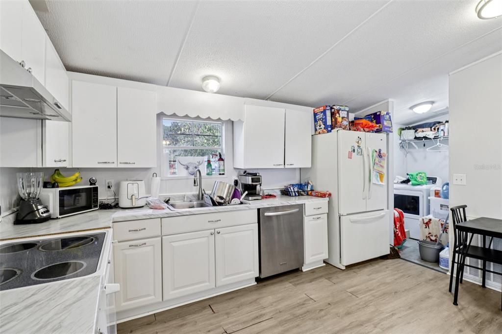 For Sale: $350,000 (6 beds, 4 baths, 2112 Square Feet)