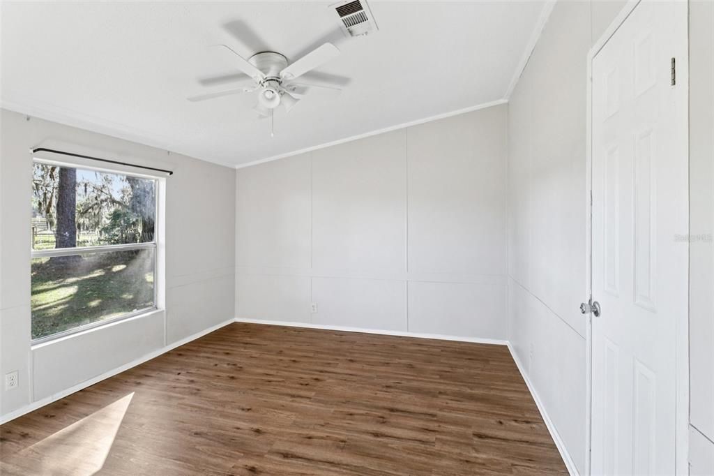 For Sale: $350,000 (6 beds, 4 baths, 2112 Square Feet)