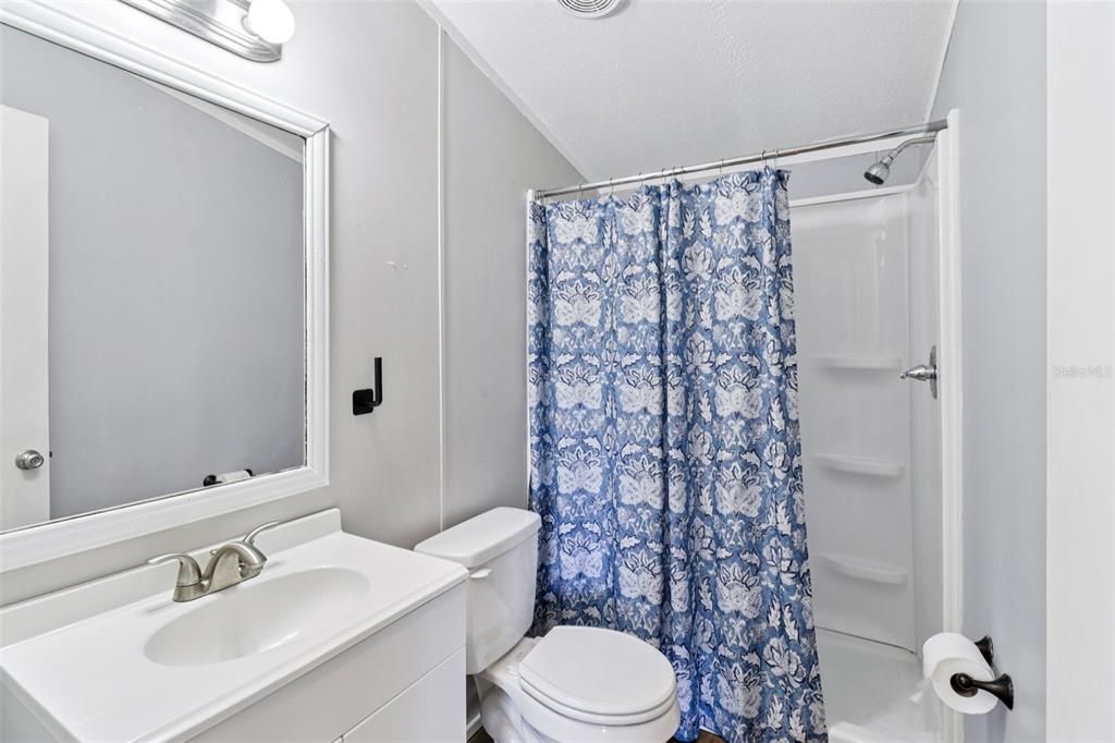 For Sale: $350,000 (6 beds, 4 baths, 2112 Square Feet)