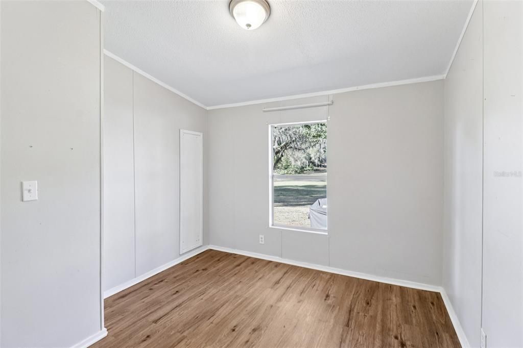 For Sale: $350,000 (6 beds, 4 baths, 2112 Square Feet)