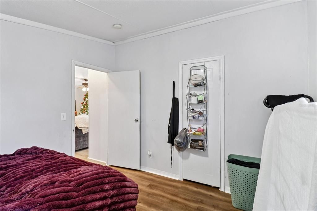 For Sale: $350,000 (6 beds, 4 baths, 2112 Square Feet)