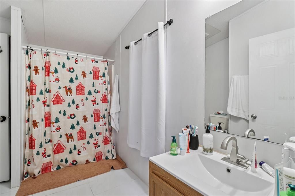 For Sale: $350,000 (6 beds, 4 baths, 2112 Square Feet)