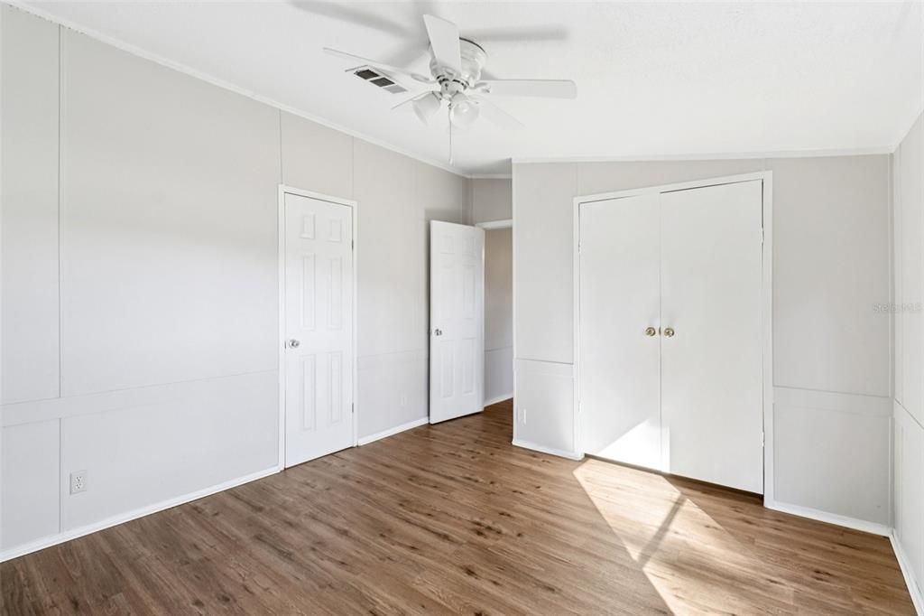 For Sale: $350,000 (6 beds, 4 baths, 2112 Square Feet)