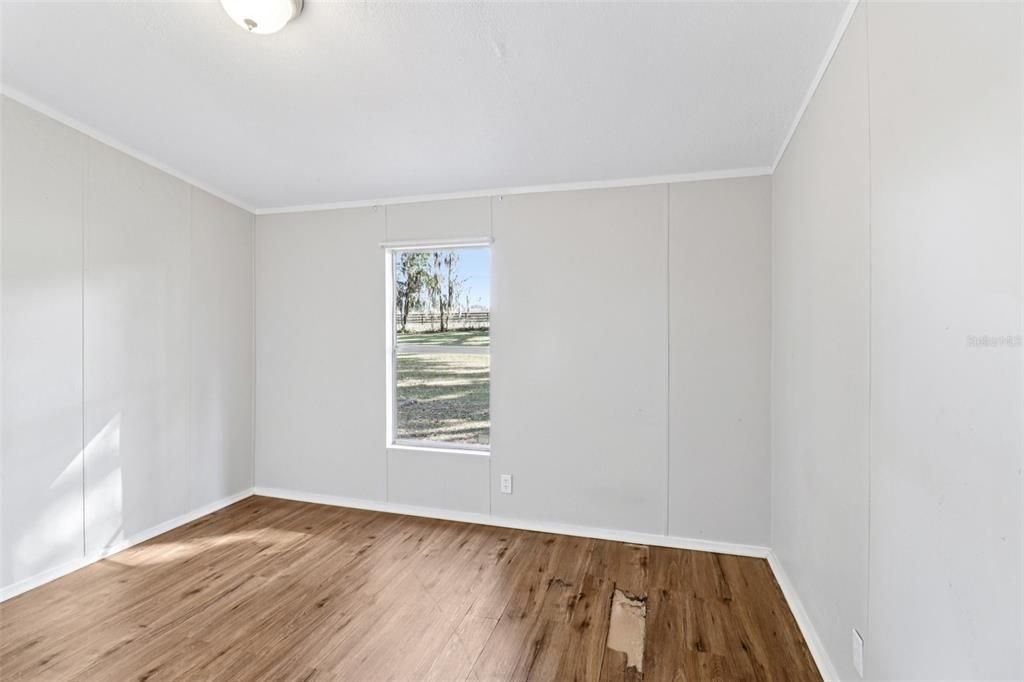 For Sale: $350,000 (6 beds, 4 baths, 2112 Square Feet)