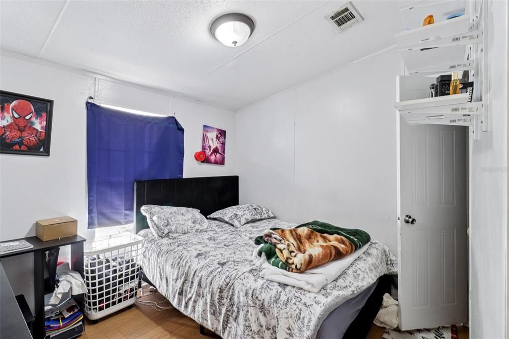 For Sale: $350,000 (6 beds, 4 baths, 2112 Square Feet)