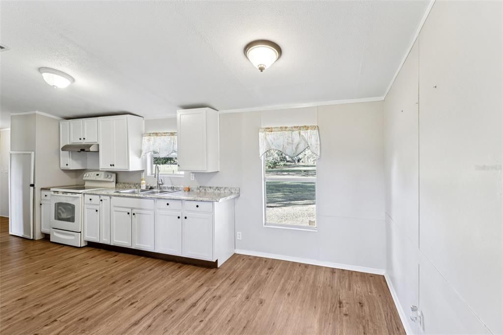 For Sale: $350,000 (6 beds, 4 baths, 2112 Square Feet)