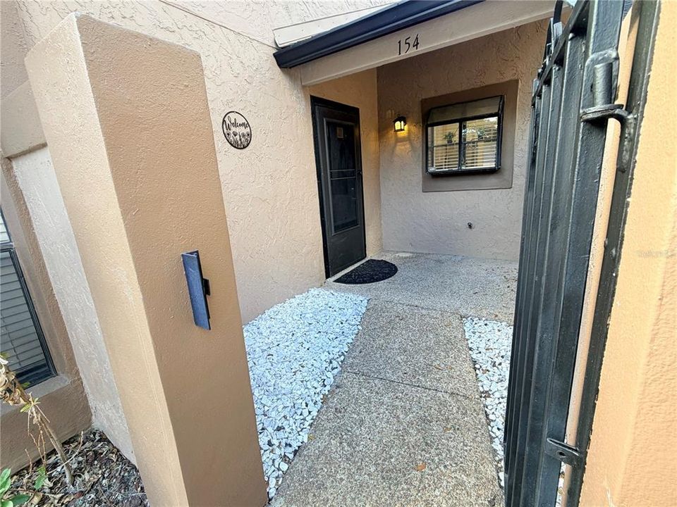 На продажу: $239,900 (2 спален, 2 ванн, 1146 Квадратных фут)