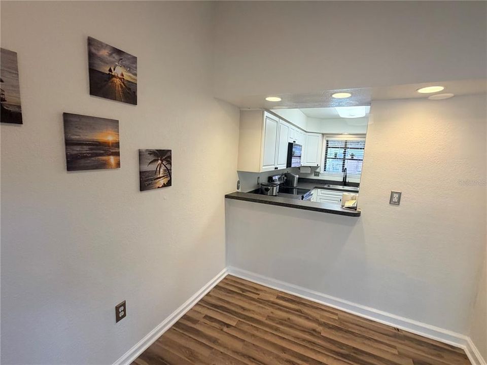 На продажу: $239,900 (2 спален, 2 ванн, 1146 Квадратных фут)