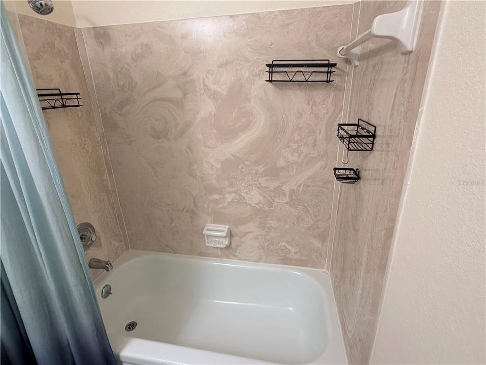 На продажу: $239,900 (2 спален, 2 ванн, 1146 Квадратных фут)