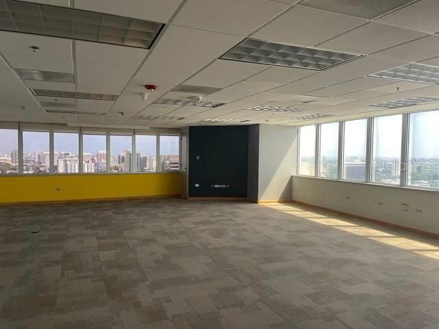 На продажу: $9,456,780 (0 спален, 0 ванн, 0 Квадратных фут)