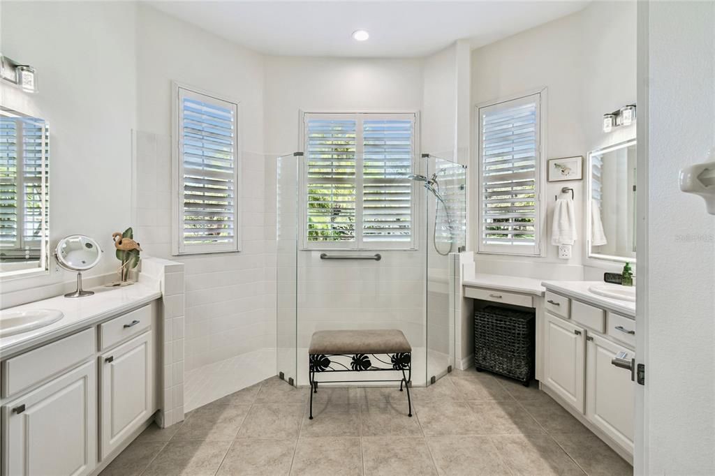 For Sale: $375,000 (2 beds, 2 baths, 2038 Square Feet)