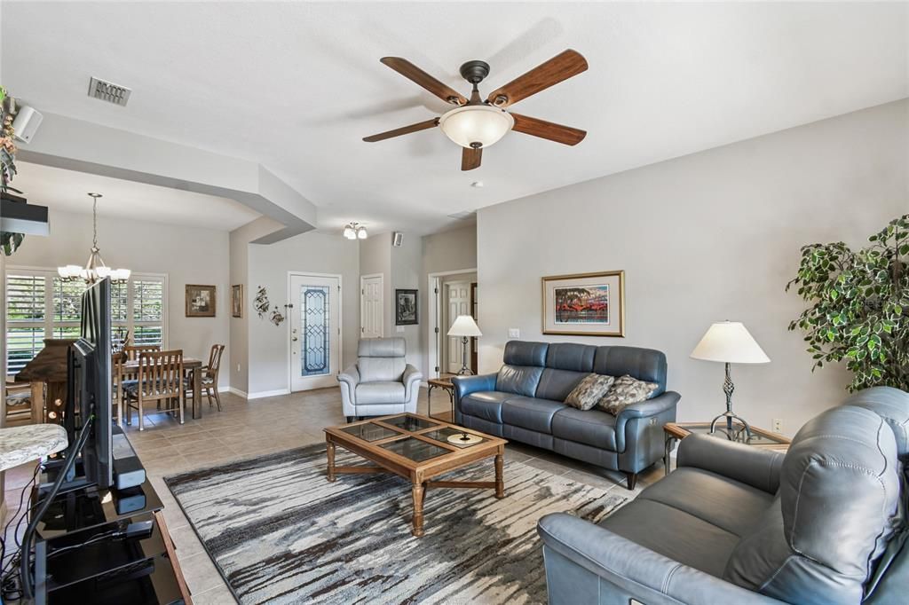 For Sale: $375,000 (2 beds, 2 baths, 2038 Square Feet)