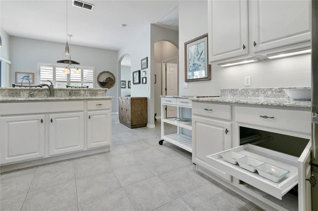 For Sale: $375,000 (2 beds, 2 baths, 2038 Square Feet)