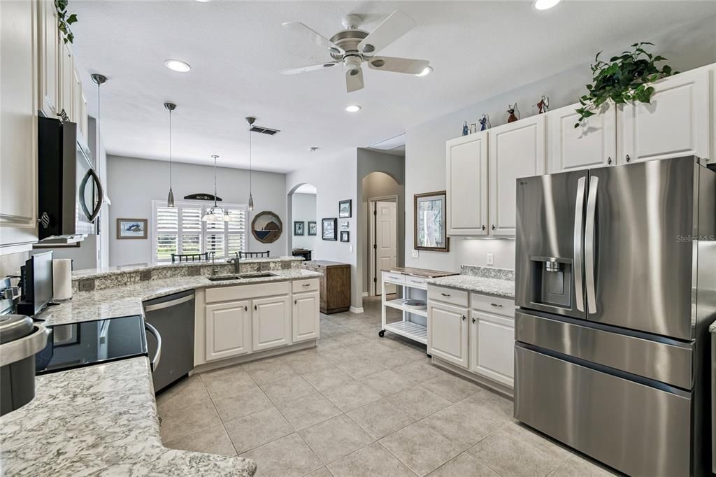 For Sale: $375,000 (2 beds, 2 baths, 2038 Square Feet)