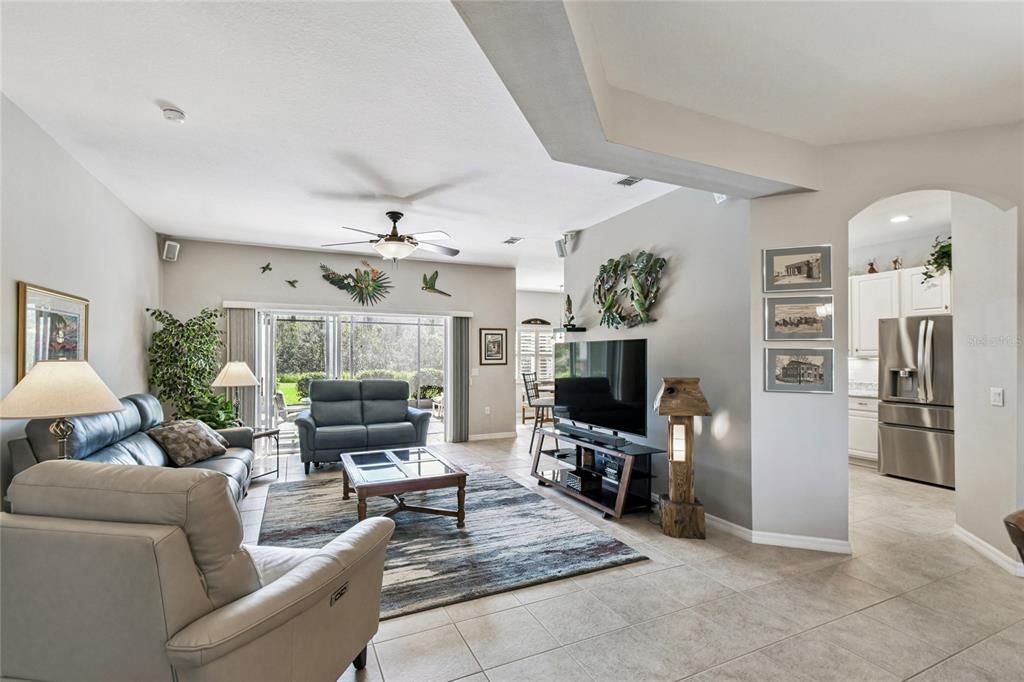 For Sale: $375,000 (2 beds, 2 baths, 2038 Square Feet)