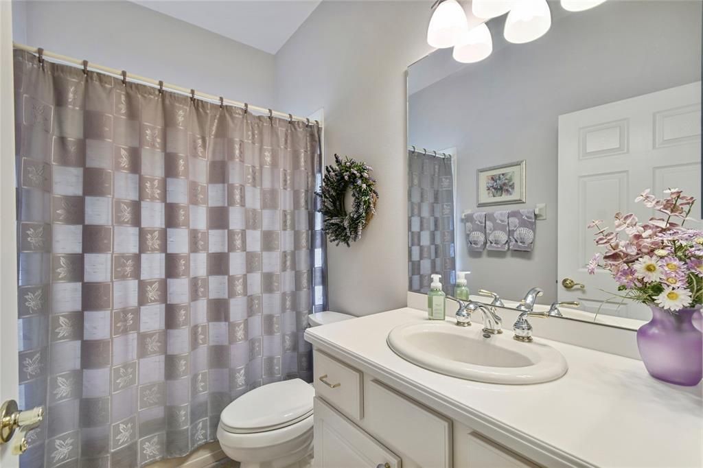 For Sale: $375,000 (2 beds, 2 baths, 2038 Square Feet)