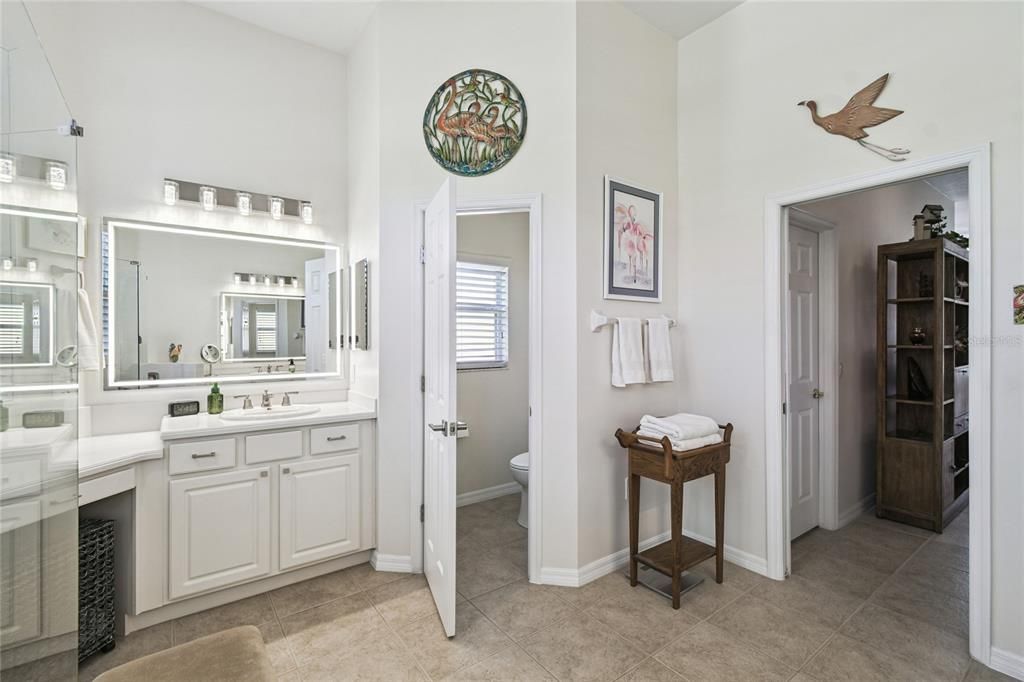 For Sale: $375,000 (2 beds, 2 baths, 2038 Square Feet)