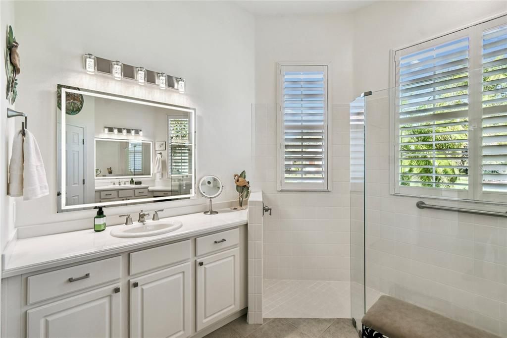 For Sale: $375,000 (2 beds, 2 baths, 2038 Square Feet)