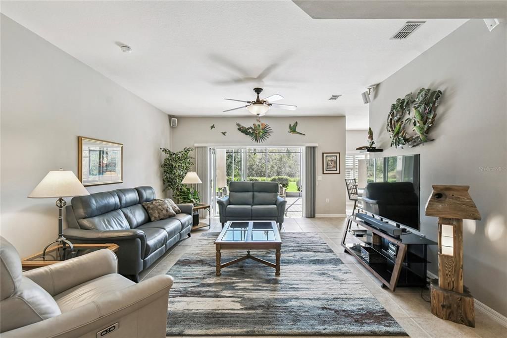 For Sale: $375,000 (2 beds, 2 baths, 2038 Square Feet)