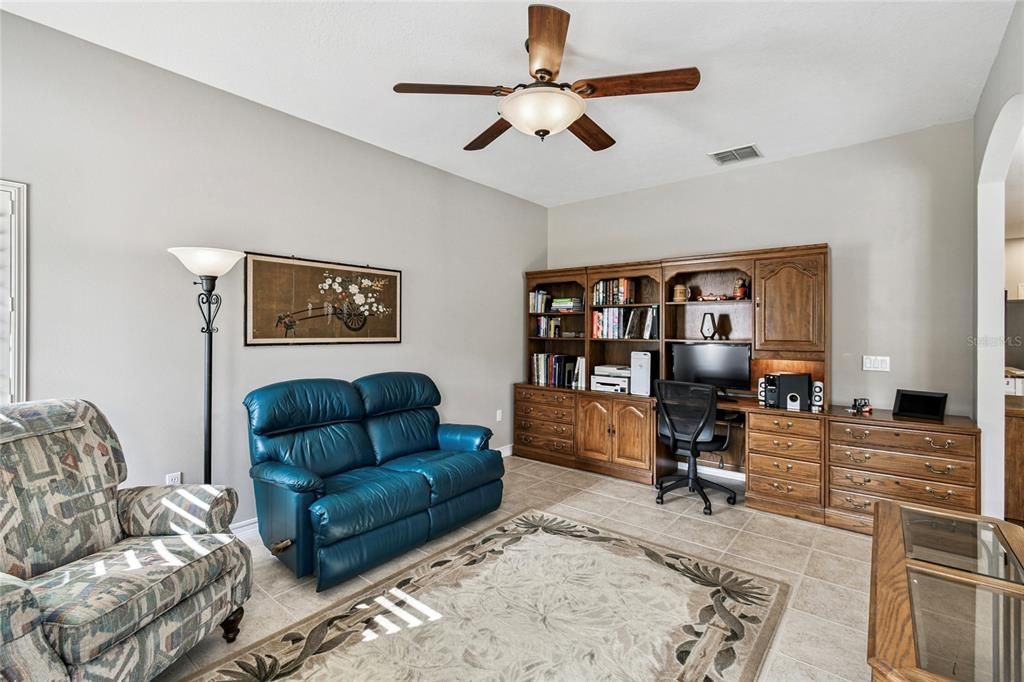 For Sale: $375,000 (2 beds, 2 baths, 2038 Square Feet)