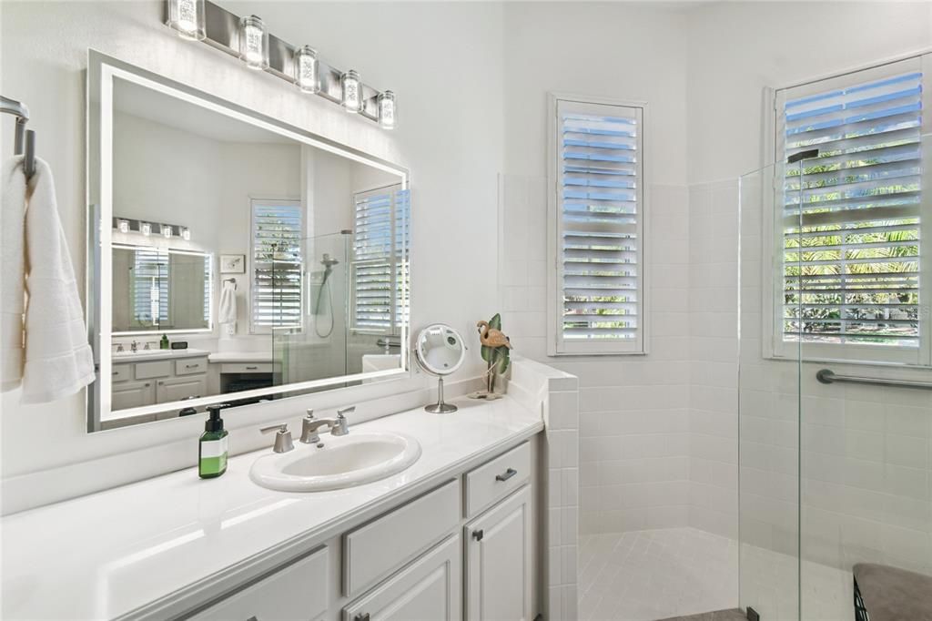 For Sale: $375,000 (2 beds, 2 baths, 2038 Square Feet)