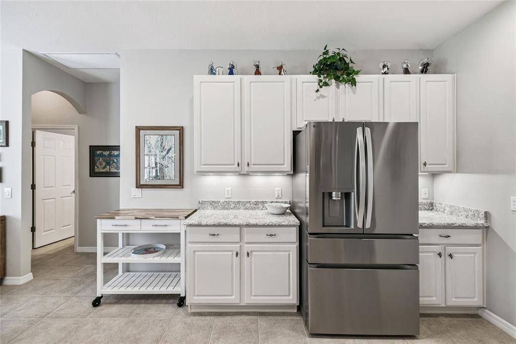 For Sale: $375,000 (2 beds, 2 baths, 2038 Square Feet)