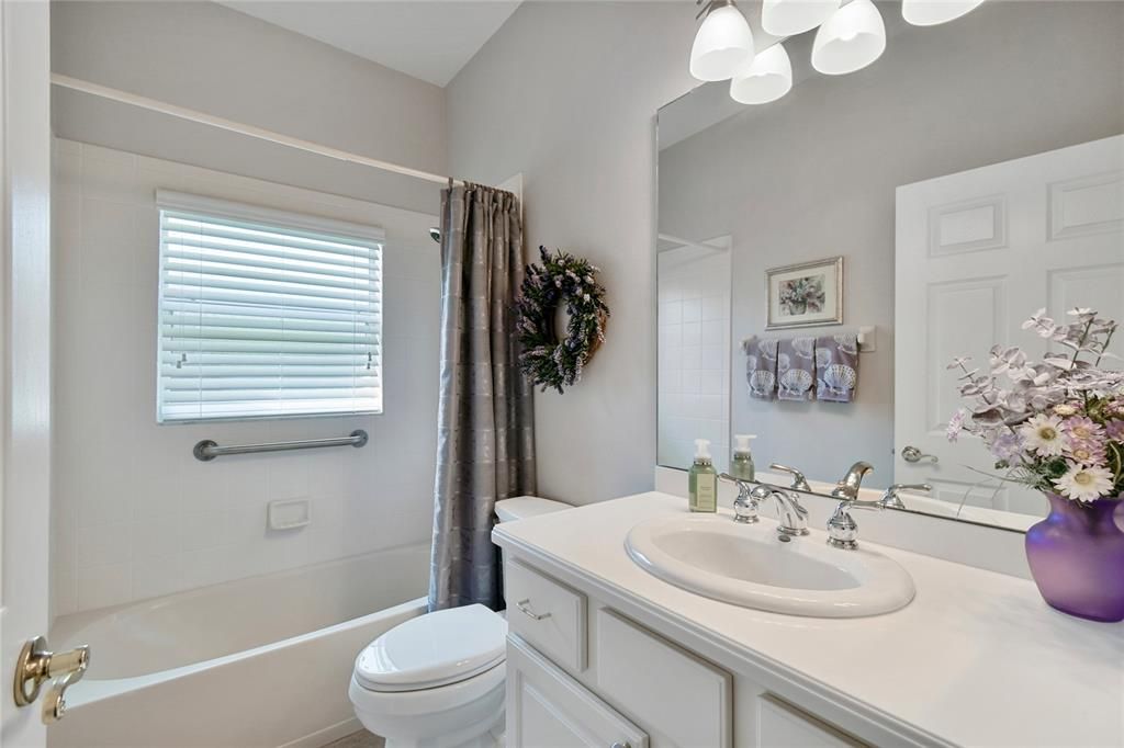 For Sale: $375,000 (2 beds, 2 baths, 2038 Square Feet)