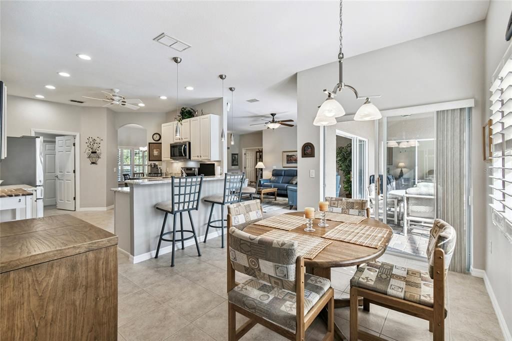 For Sale: $375,000 (2 beds, 2 baths, 2038 Square Feet)