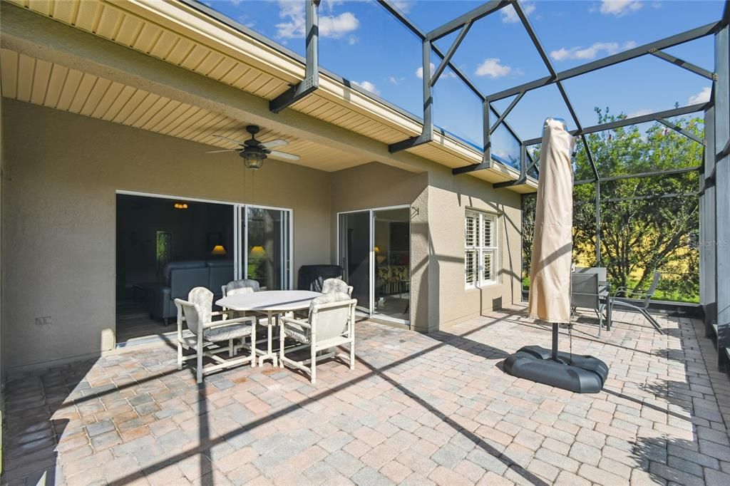 For Sale: $375,000 (2 beds, 2 baths, 2038 Square Feet)