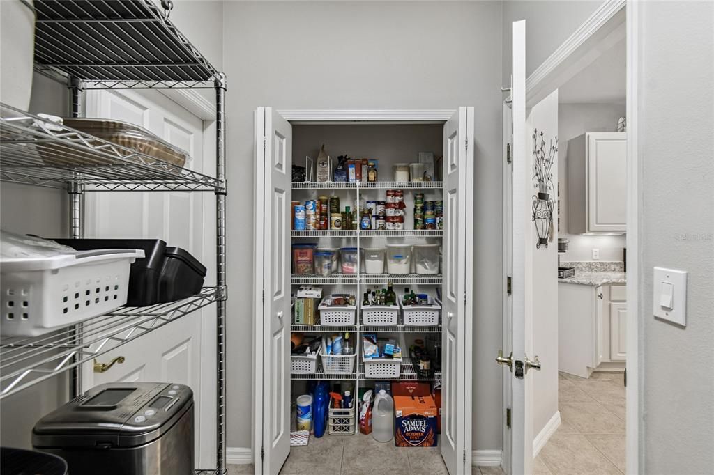 For Sale: $375,000 (2 beds, 2 baths, 2038 Square Feet)