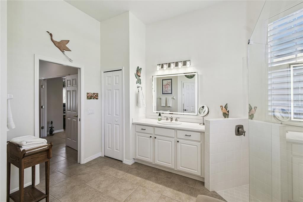 For Sale: $375,000 (2 beds, 2 baths, 2038 Square Feet)