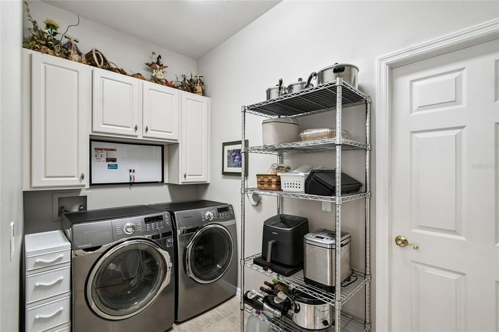 For Sale: $375,000 (2 beds, 2 baths, 2038 Square Feet)