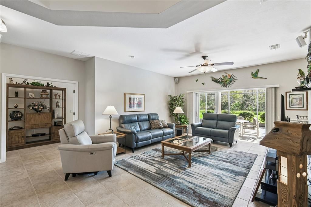 For Sale: $375,000 (2 beds, 2 baths, 2038 Square Feet)