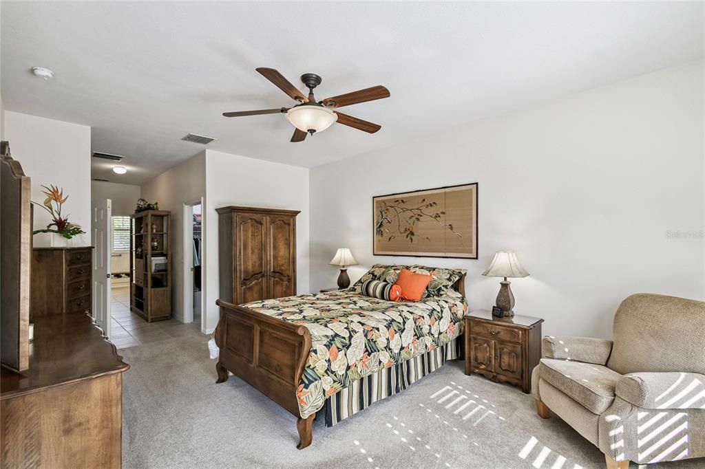 For Sale: $375,000 (2 beds, 2 baths, 2038 Square Feet)