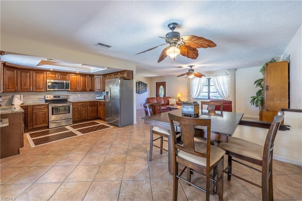 待售: $425,000 (3 贝兹, 2 浴室, 1578 平方英尺)