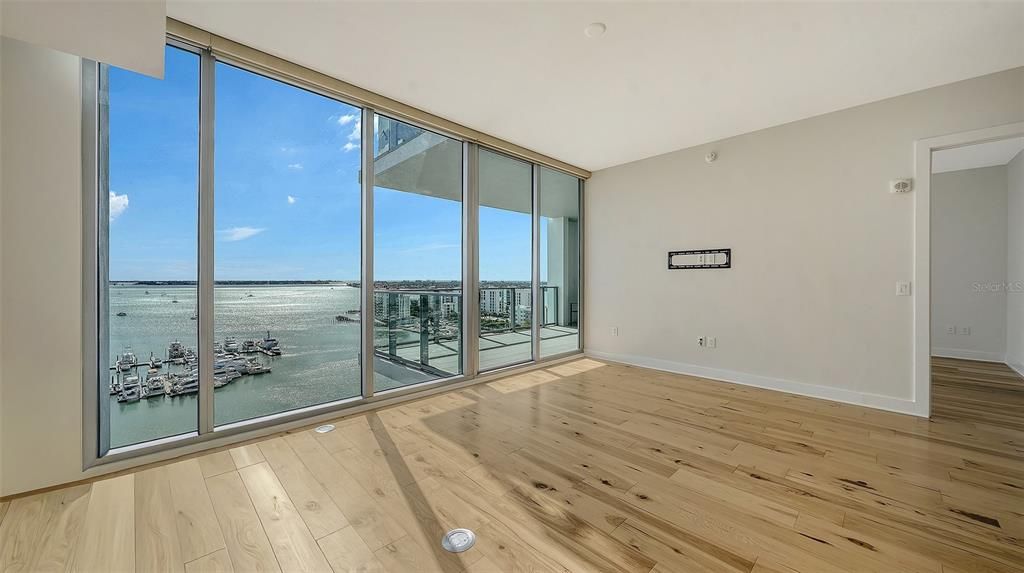 待售: $2,500,000 (2 贝兹, 2 浴室, 1770 平方英尺)