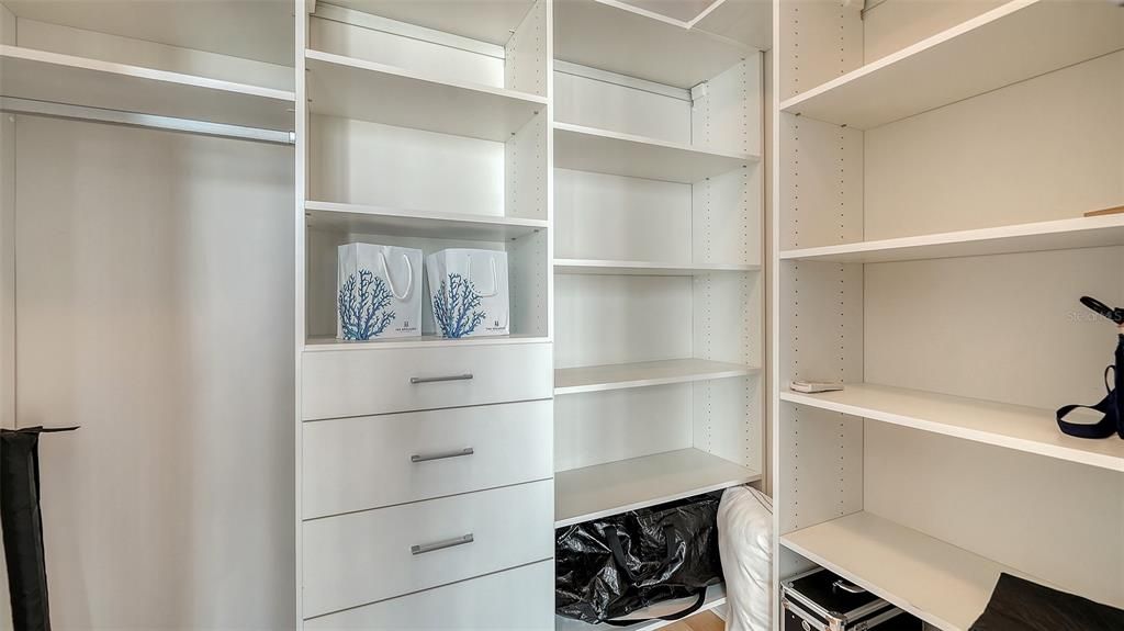 待售: $2,500,000 (2 贝兹, 2 浴室, 1770 平方英尺)