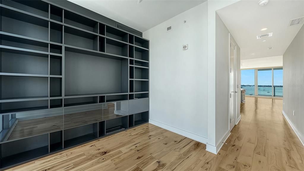 待售: $2,500,000 (2 贝兹, 2 浴室, 1770 平方英尺)