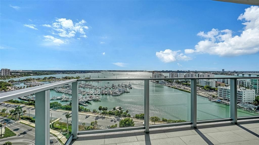 待售: $2,500,000 (2 贝兹, 2 浴室, 1770 平方英尺)